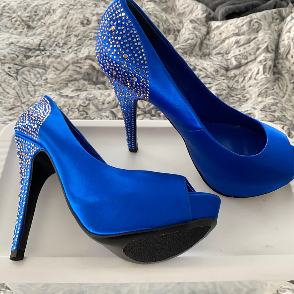 Blue satin Steve Madden Heels